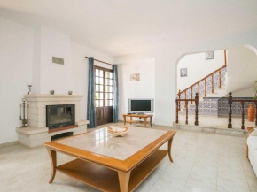 Spacious modern Villa with pool in quiet residential area near Guia
